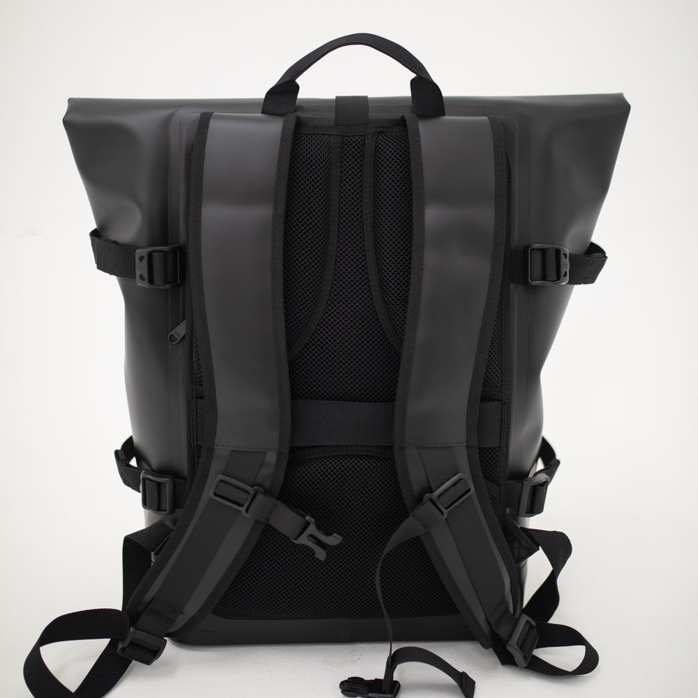 
                      
                        MANA 28L Drybag | Stealth Black
                      
                    